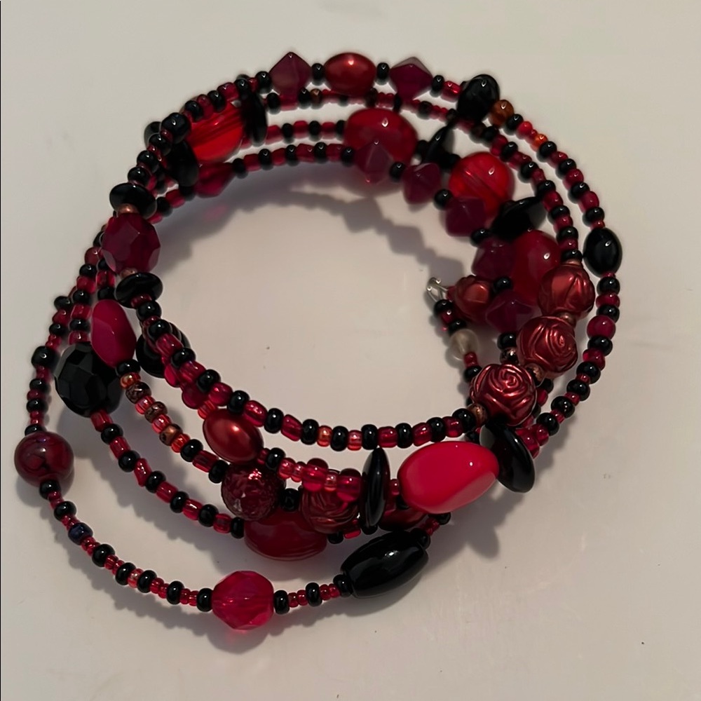 Red black beads wire bracelet finland